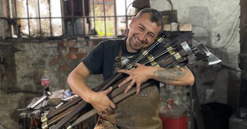 Таємниці гуцульської бартки: чому ветеран виготовляє зброю без заточування.