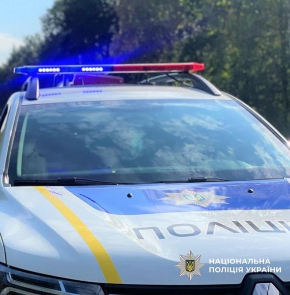 У Франківську чоловік намагався втягнути чужу дитину до власної квартири.