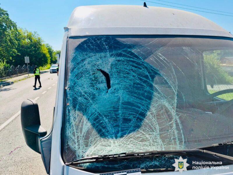 На Франківщині мікроавтобус спричинив летальний випадок, збивши 76-річного чоловіка на велосипеді.