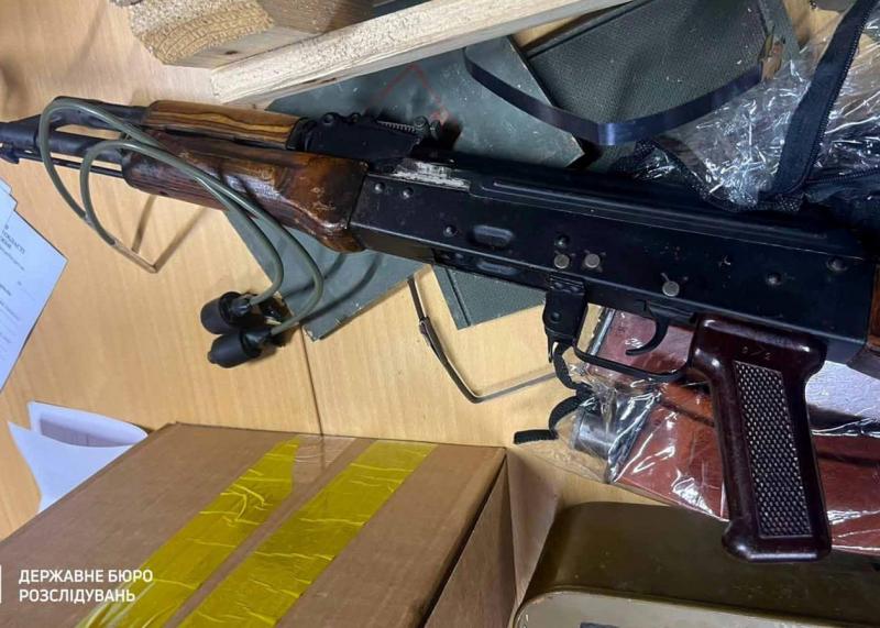 У начальника військової частини на Київщині виявили незаконний арсенал зброї.