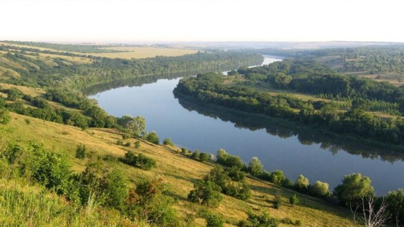 В Україні введено обмеження на споживання води в 14 регіонах: чи варто українцям побоюватися нестачі питної води?